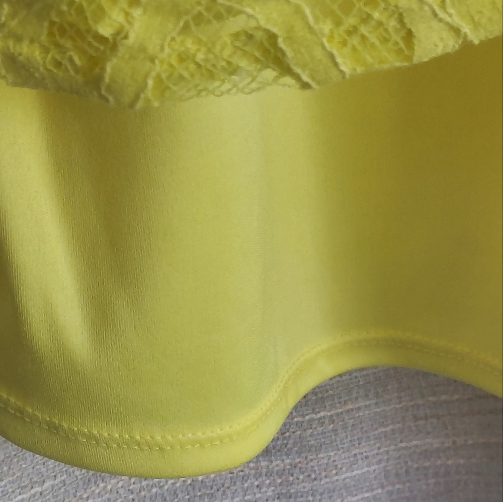 🌼Yellow-laced Sheath Dress, Size 6 petite - Picture 11 of 16